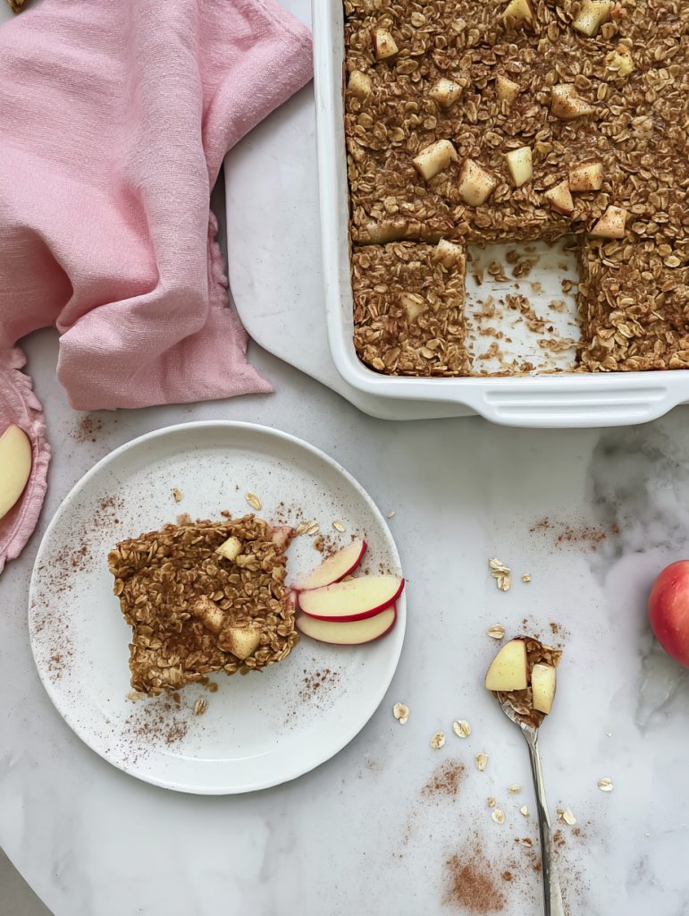 Apple Cinnamon Oatmeal Breakfast Bake