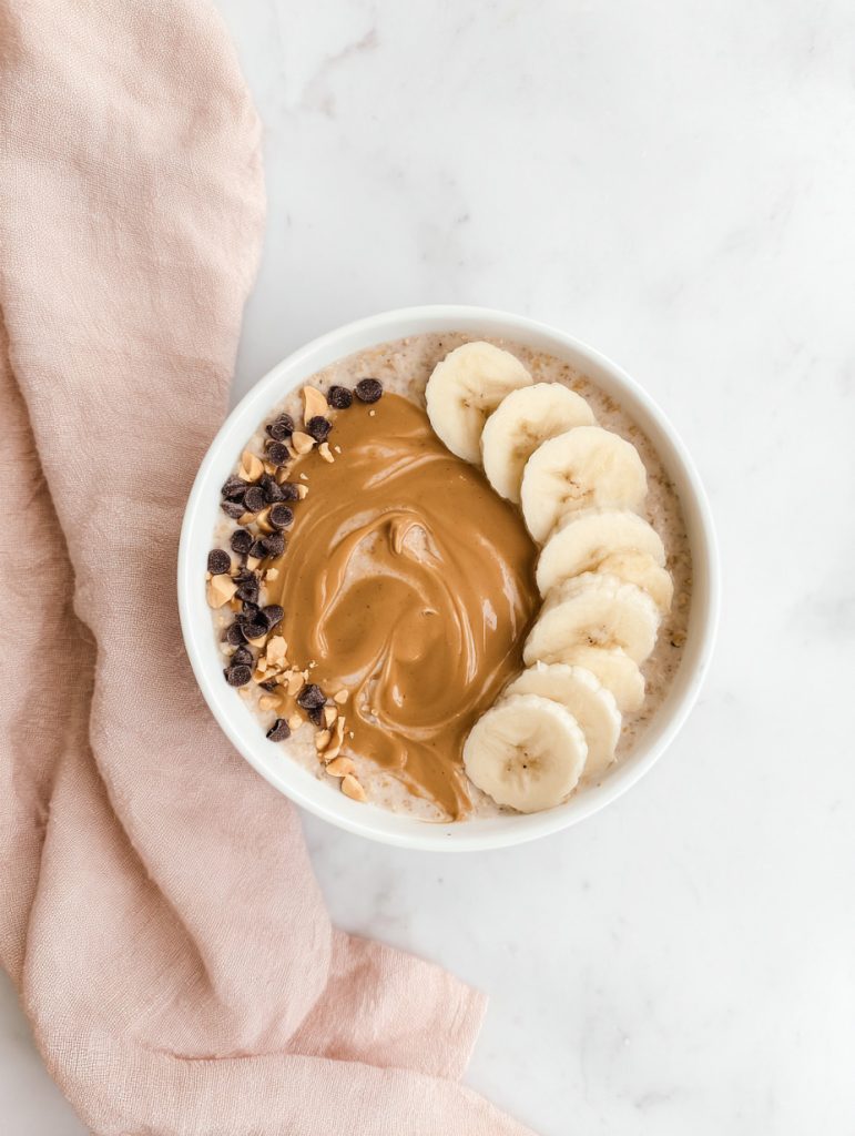 Peanut Butter Banana Overnight Oat Bowl